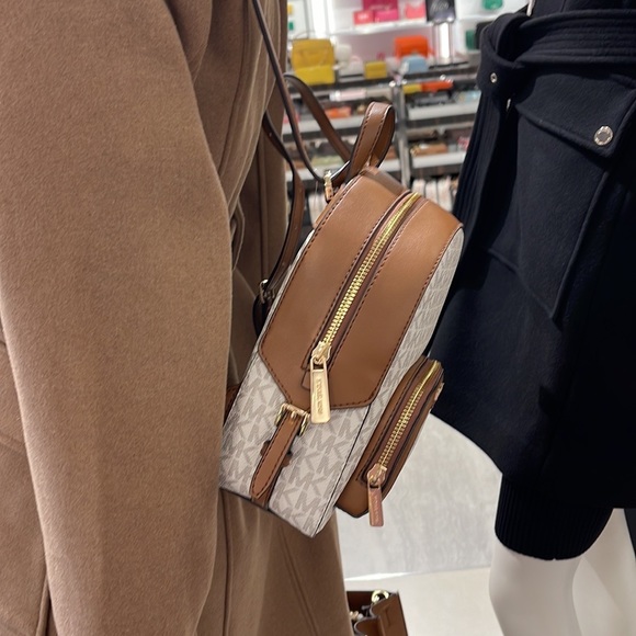 Michael Kors Ladies Backpack Bag Jaycee XS Conv Zip Backpack Vanilla - Picture 13 of 16